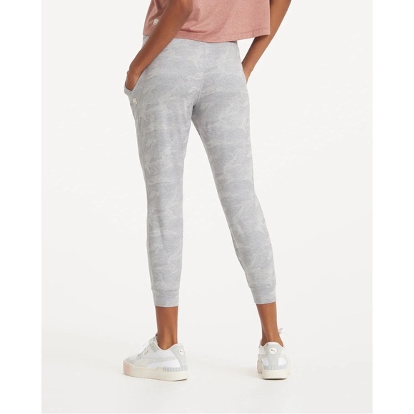 VUORI Dreamknit Performance Jogger Pants Pale Heather Camo - Picture 3 of 8